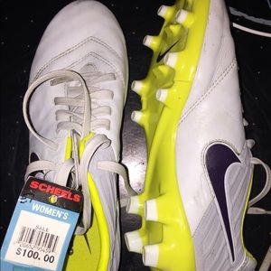 Woman’s size 7 cleats